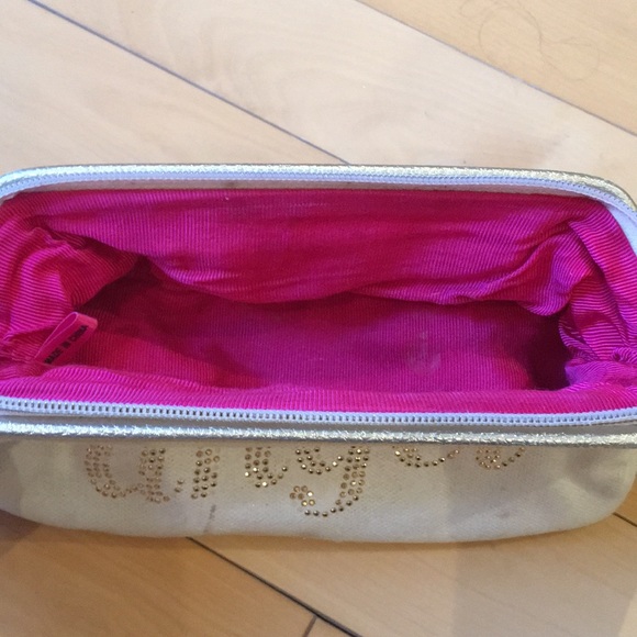 Victoria's Secret Other - Victoria’s Secret makeup bag🍒